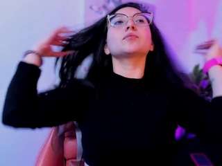 luucyjoness webcam model stream image