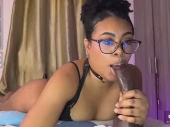luxynoir webcam model stream image