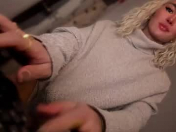 transnextdoor_ webcam model stream image