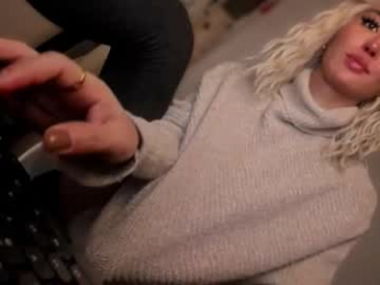 transnextdoor_ webcam model stream image