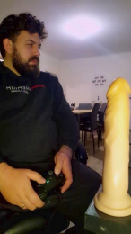 Uhgjvv webcam model stream image