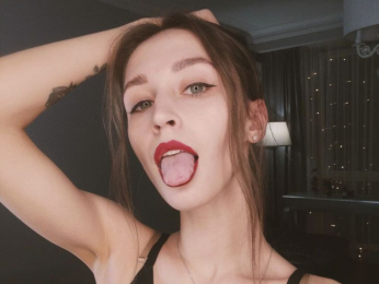 AraAcey webcam model stream image