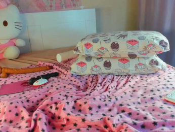 Kuraii webcam model stream image