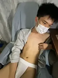 Zhang_yiovo webcam model stream image