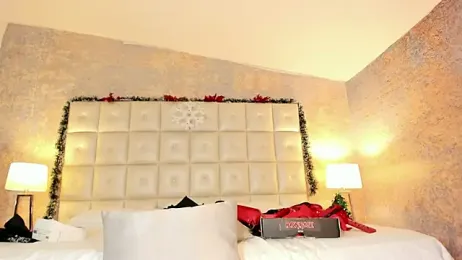 Maxim-Walker webcam model stream image