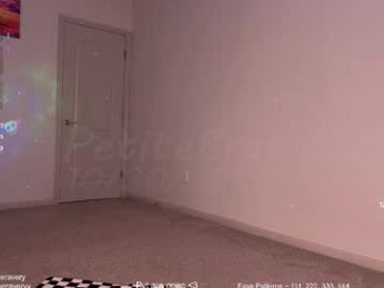 petitebrat webcam model stream image
