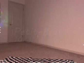 petitebrat webcam model stream image