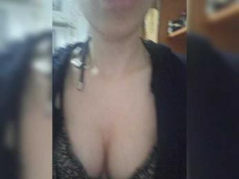 Kira19991999 webcam model stream image