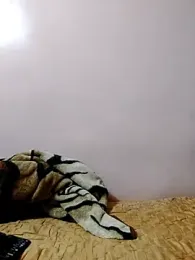 LouNa-Horny- webcam stripchat model stream image