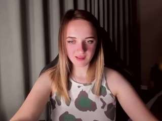 rousereedd webcam model stream image