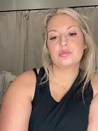 docmilf12 webcam model stream image