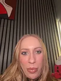 LunaAlya webcam model stream image