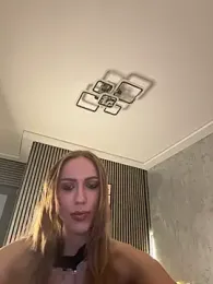 LunaAlya webcam model stream image