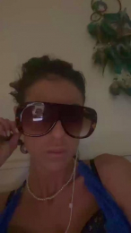 Crystal9898 webcam cam4 model stream image