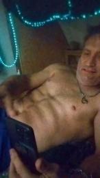 UntouchableLove webcam model stream image