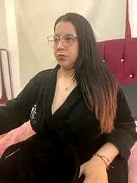 shara_ webcam model stream image