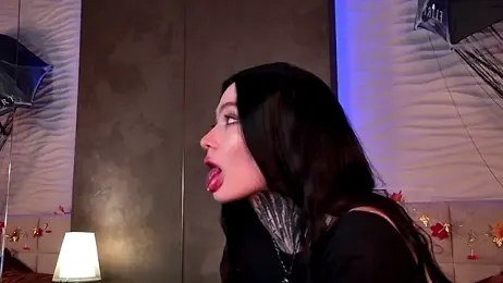 AriWild webcam model stream image