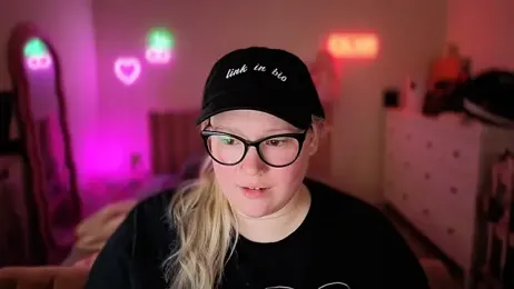 PiggyRose webcam model stream image