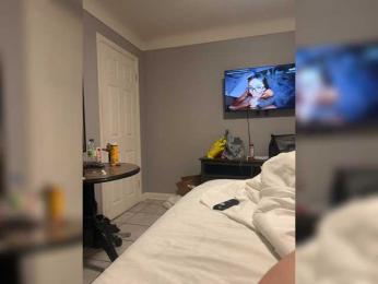 Clocry webcam model stream image