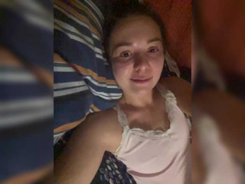 HelgaLeo webcam model stream image