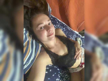 HelgaLeo webcam model stream image