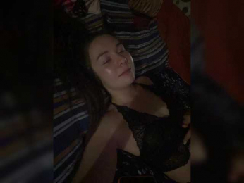 HelgaLeo webcam model stream image