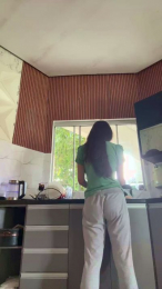 INTHETOILET webcam model stream image