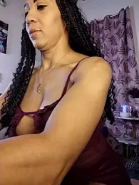 Charlotte_Bayron webcam model stream image