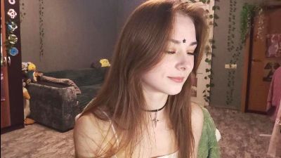 KiraAlvarran webcam model stream image
