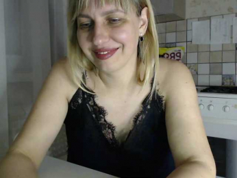 Karmella webcam model stream image