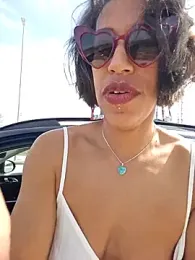 Goldenlace webcam model stream image