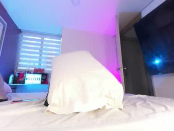 _bellaswwet_ webcam model stream image