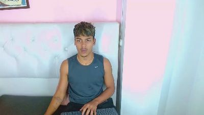 angel_foxc_ webcam model stream image