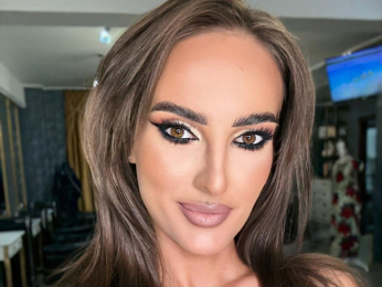 LauraRiccoo webcam model stream image