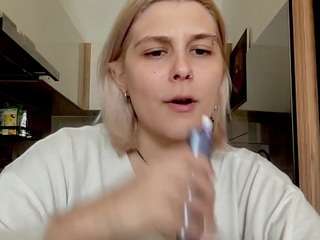 ellabloom webcam camsoda model stream image
