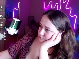 Lizzy Shine webcam model stream image