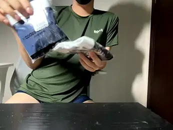 Wokff22 webcam stripchat model stream image