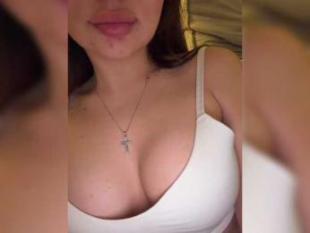 Lizzzi webcam model stream image