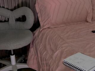 Lucia Saanvi webcam model stream image