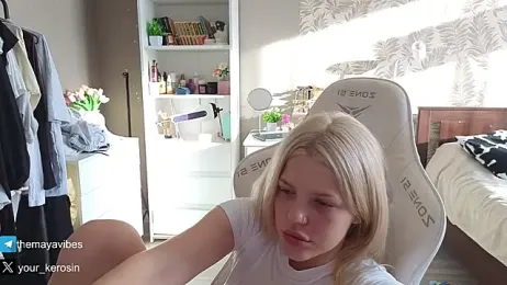Maya_Rave webcam model stream image