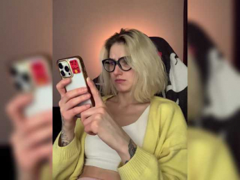 Asya_ webcam model stream image