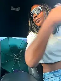 RainFallzxxz webcam model stream image