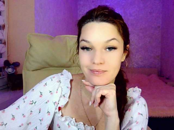 smilesss webcam bongacams model stream image