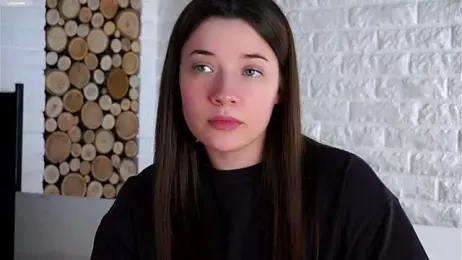 LowOncoming webcam model stream image