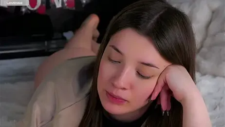 LowOncoming webcam stripchat model stream image