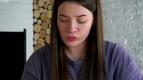 LowOncoming webcam model stream image