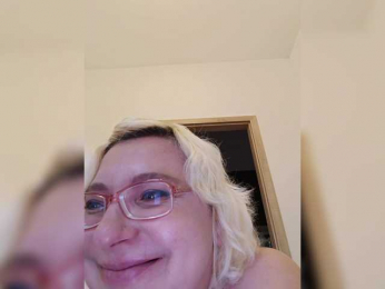 Vika211 webcam model stream image