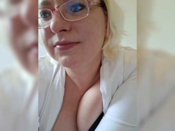 Vika211 webcam model stream image