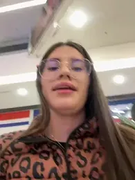 Isabella21_ webcam stripchat model stream image