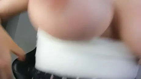 taeni_lara webcam model stream image